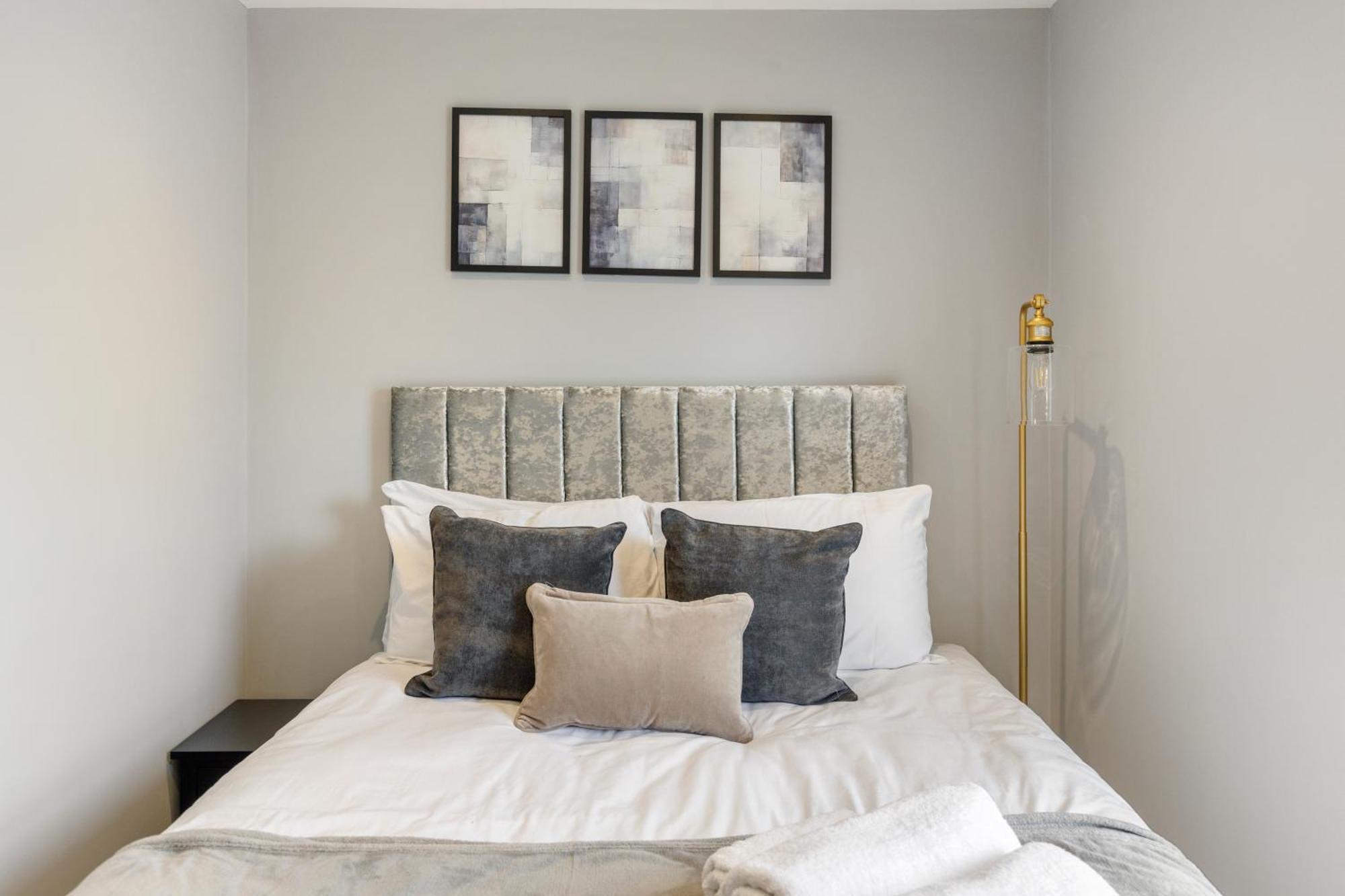 Wembley Luxury 3 Bedroom ลอนดอน ภายนอก รูปภาพ