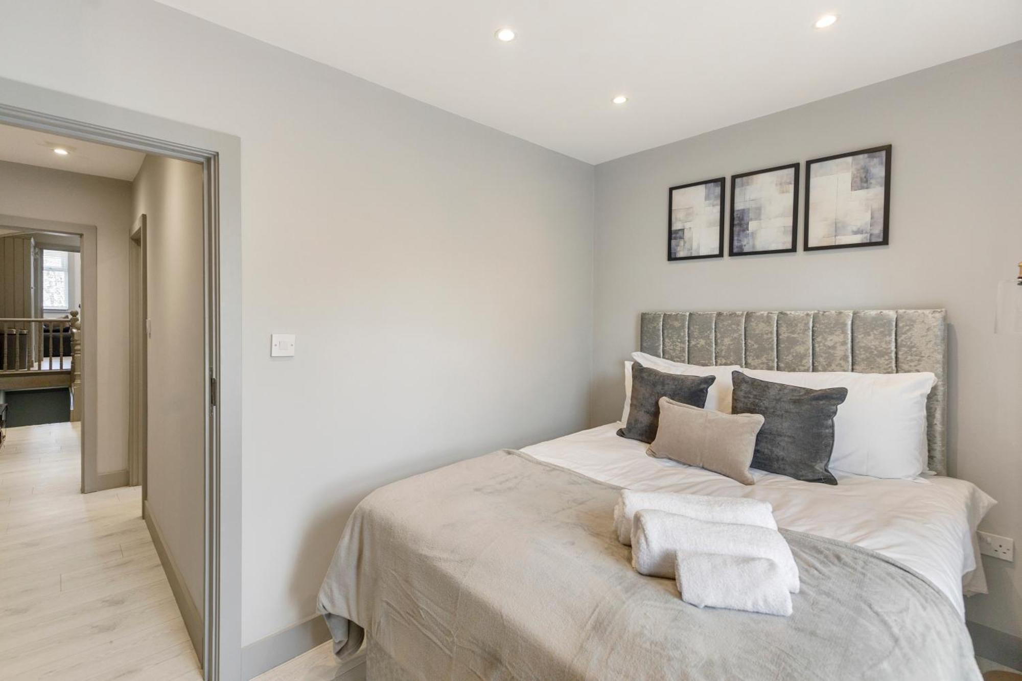 Wembley Luxury 3 Bedroom ลอนดอน ภายนอก รูปภาพ