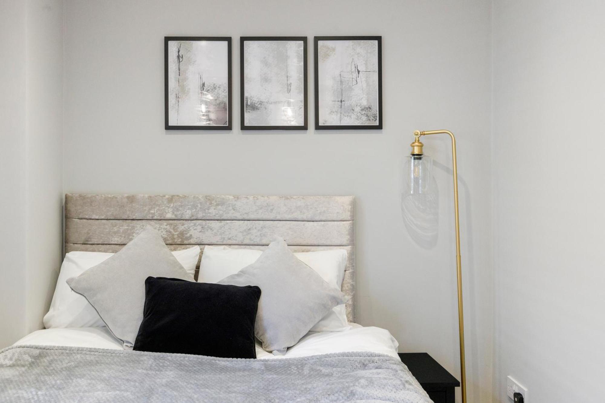 Wembley Luxury 3 Bedroom ลอนดอน ภายนอก รูปภาพ